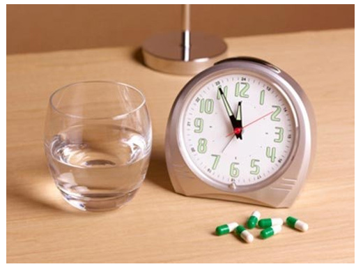 Vì sao bạn nên uống thuốc đúng giờ?